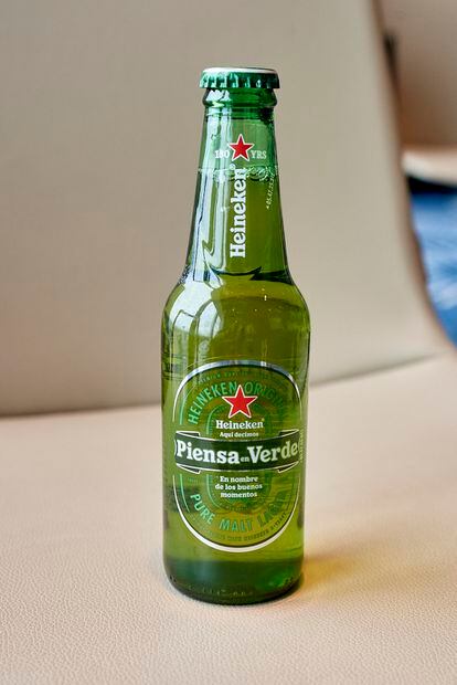 Heineken cumple 150 años y para celebrarlo ha decidido recuperar su eslogan más conocido en España: Piensa en verde. Las acciones de celebración incluyen una campaña de comunicación con dicha frase y una edición limitada de botella y latas, que ya están disponibles en los puntos de venta habituales.