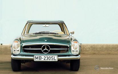 Belleza sobre las calles: el Mercedes-Benz230SL, fabricado entre 1963 y 1971.