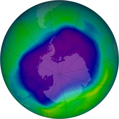 El mayor <i>agujero de ozono</i> sobre la Antártica detectado hasta ahora, el 24 de septiembre de 2006.