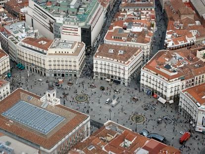 Vista aérea de la Puerta del Sol de Madrid y su entorno.