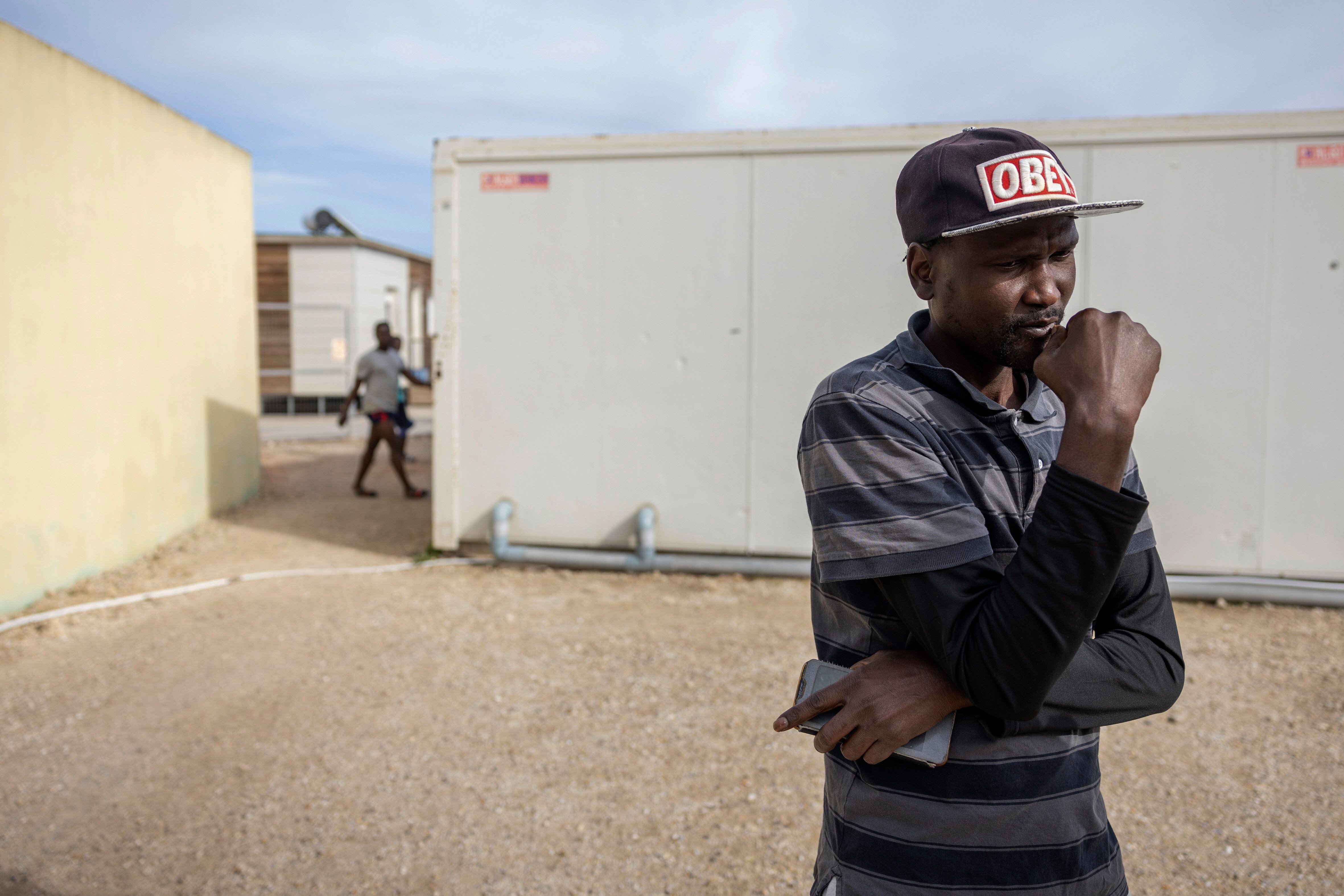 El senegalés El Hadji Lemou Diatta, residente en los módulos provisionales para el alojamiento de inmigrantes de Atochares.