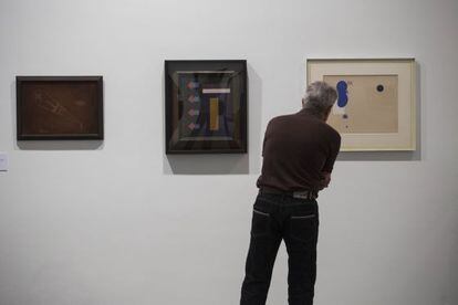 Tres de les quatre obres de Vassili Kandinski de Tàpies que formen part de l'exposició de 25 anys de la fundació.