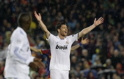 Xabi Alonso durante un partido con el Real Madrid