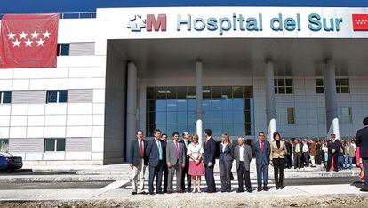 Visita del Gobierno regional a las reci&eacute;n finalizadas obras del hospital de Parla, en mayo de 2007.