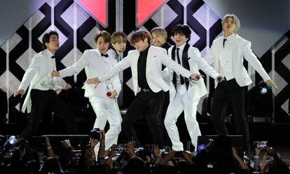 El grupo de K-pop BTS, en un concierto en Inglewood, California, el pasado diciembre.