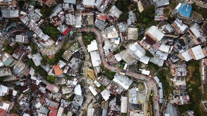 Una vista aérea de la Comuna 13, ubicada en el lado occidental de Medellín, el 6 de enero de 2023 en Colombia.