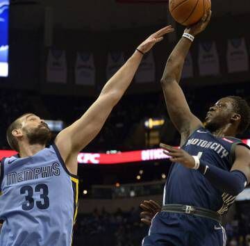 Marc Gasol y Reggie Jackson.