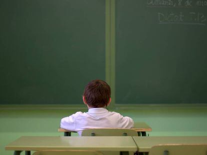 Un niño en un aula de un colegio de Moncada, Valencia. Miguel Sotomayor.