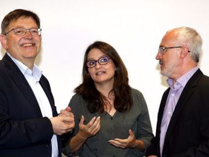 El socialista Ximo Puig; Mònica Oltra, de Compromís, i el dirigent de Podem Antonio Montiel, en la seva reunió de l'1 de juny.