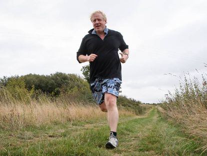Boris Johnson, corriendo por los alrededores de su residencia, en Thame (Reino Unido) este martes.