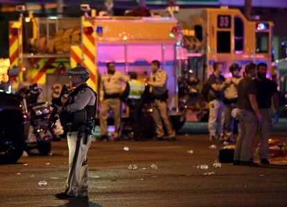 Policías en el lugar del tiroteo en Las Vegas