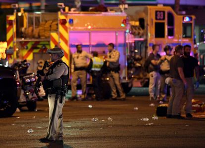 Polic&iacute;as en el lugar del tiroteo en Las Vegas