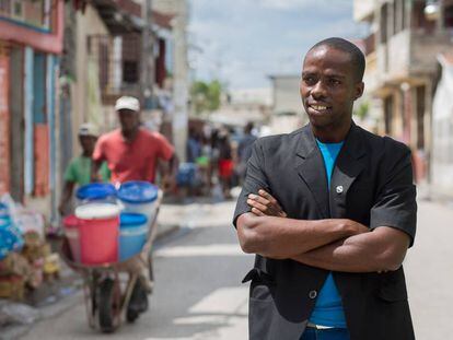 Abraham Pierre, en una calle de Martissant, un distrito de Puerto Príncipe.