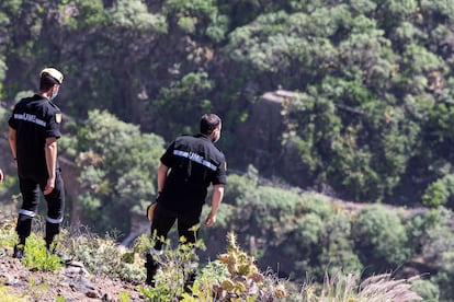 Efectivos durante la búsqueda este lunes en varios enclaves de los municipios de Santa María de Guía y Arucas, en el norte de Gran Canaria.
