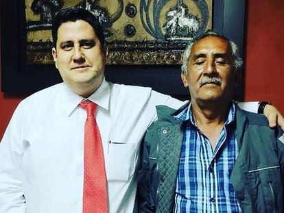 Roberto Toledo (right), journalist murdered in Michoacán, together with lawyer Joel Vera.