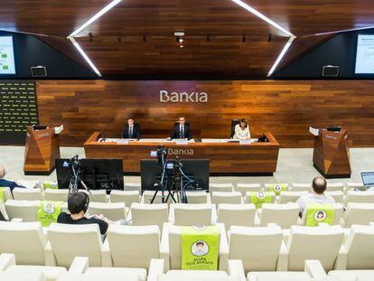 Rueda de prensa de resultados semestrales de Bankia, con el consejero delegado, José Sevilla, en el centro de la mesa.