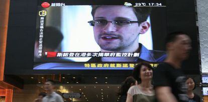 Un momento de la emisión de un reportaje sobre Snowden en Hong Kong.