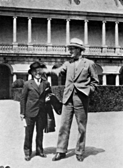 Le Corbusier (derecha) y García Mercadal en El Escorial, 1928.