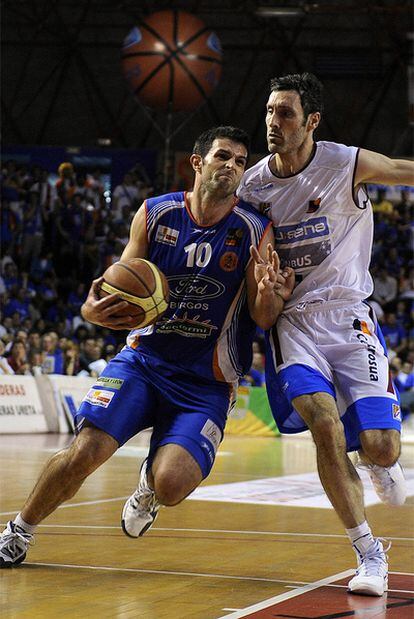 Imagen de un instante del partido entre el Obradoiro y el Autocid.