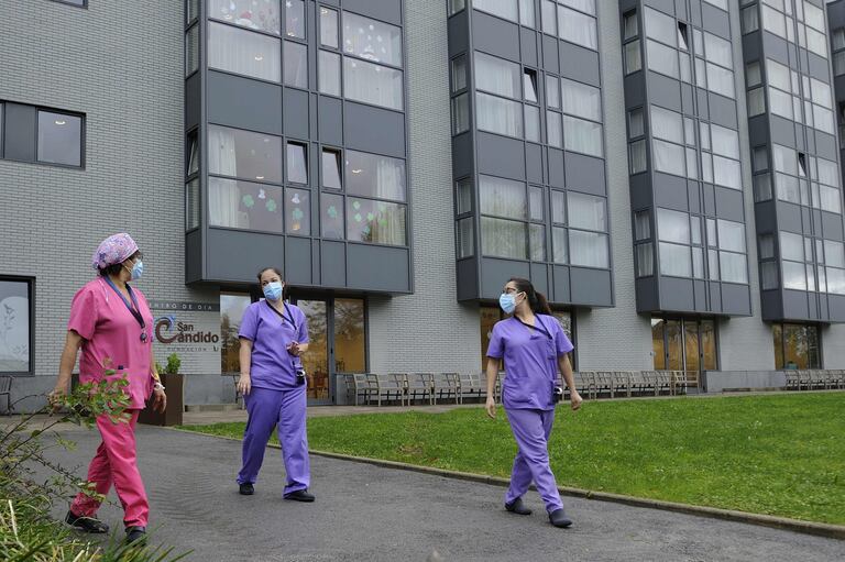 Empleados Asintomaticos Y Mayores Que Necesitan Salir A Dar Una Vuelta El Virus Se Dispara En Residencias De Cantabria Sociedad El Pais