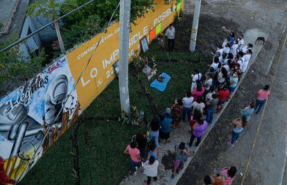 Vecinos de Tuxtla Gutiérrez, Chiapas, rindieron un homenaj durante ocho díaz a los migrantes fallecidos en el accidentes vial. 