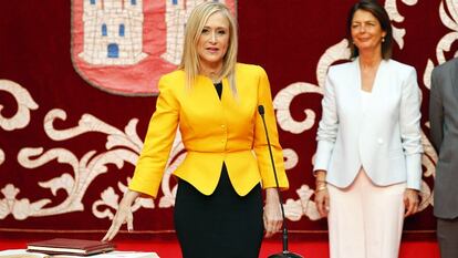 Cristina Cifuentes, jura su cargo.