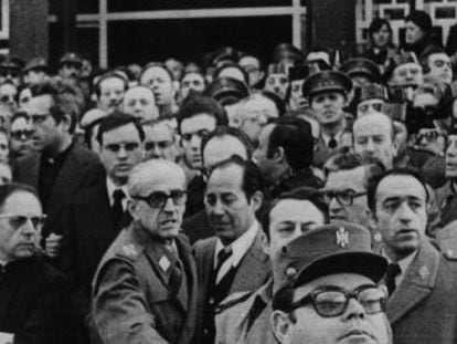 En el funeral por el general de divisi&oacute;n Constantino Ort&iacute;n (1979), asesinado por ETA.