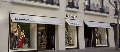 Fachada de la tienda de Mango en la calle Serrano.