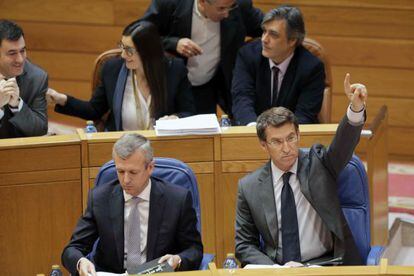 Feijóo durante el pleno del Parlamento