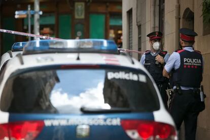 Dos agentes de los Mossos d'Esquadra, en una imagen de archivo.