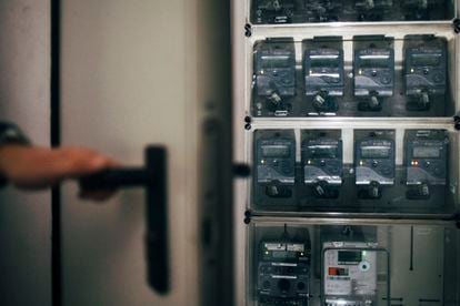 Cuarto de contadores de la luz en una comunidad de vecinos.