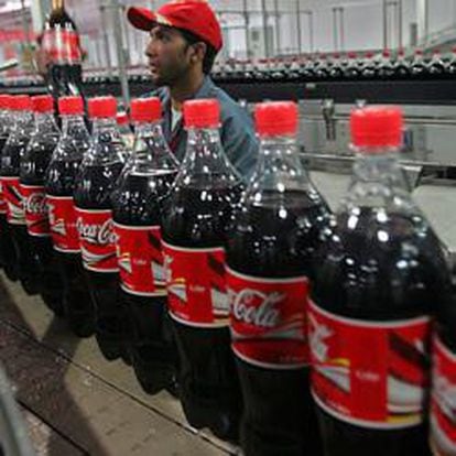 Los franquiciados de Coca- Cola paran las inversiones hasta formalizar su fusión