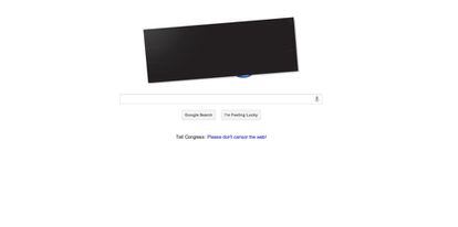 Google oculta su logo cuando se accede desde Estados Unidos. Además, la página invita a contactar con los congresistas.