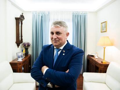 El ministro de Interior rumano, Lucian Bode, en la Embajada de su país en Madrid, este jueves.