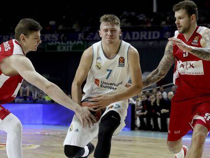 Doncic busca hueco ante Gudaitis y Micov