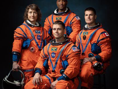 PHOTO DATE: March 29, 2023. LOCATION: Bldg. 8, Room 183 - Photo Studio. SUBJECT: Official crew portrait for Artemis II, from left: NASA Astronauts Christina Koch, Victor Glover, Reid Wiseman, Canadian Space Agency Astronaut Jeremy Hansen. PHOTOGRAPHER: Josh Valcarcel