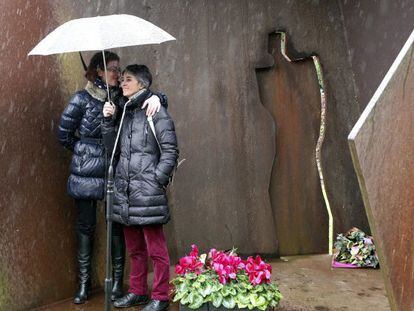La hermana y la viuda de Joseba Pagazaurtundua, Maite Pagazaurtundua y Estíbaliz Garmendia.