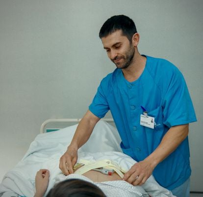 Carlos Castro es matrona en el Hospital Universitario Virgen del Rocío de Sevilla.