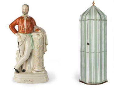 Izquierda, figura de Garibaldi del siglo XIX (precio final estimado 120€ - 180€). Derecha, armario octogonal de cámping de finales del siglo XIX, de Robinson & Sons (930€ - 1.400€). |