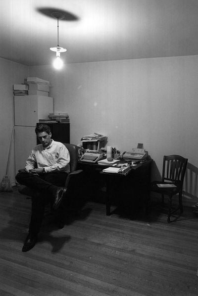 Paul Auster (Newark, Nueva Jersey, 1947), en su casa de Brooklyn en 1993.