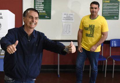 Bolsonaro, tras votar. 