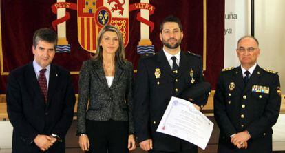 Cosidó, la delegada del Gobierno en Cataluña, Llanos de Luna, el policía David Fernández y Agustín Castro.