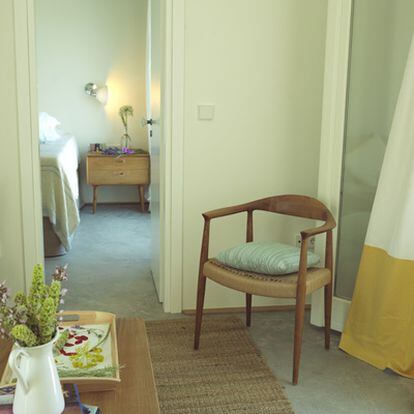 Habitación del hotel Kamaroti Suites, en Sifnos (Grecia).
