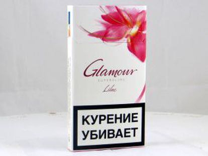 Presentación de una cajetilla de tabaco dirigida al público femenino en Rusia.
