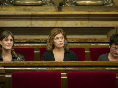 Jéssica Albiach, Elisenda Alamany y Marta Rivas, diputadas de Catalunya en Comú, en un momento de un Pleno del Parlament.