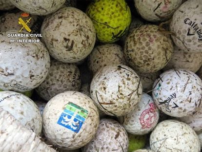 Un saco de pelotas sustraídas del complejo de golf de La Manga Club, en Cartagena (Murcia).