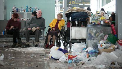 Aspecte de l'aeroport del Prat durant la passada vaga de neteja.