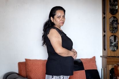 Celeste Hora in the living room of her house in Lo Prado, in Santiago.