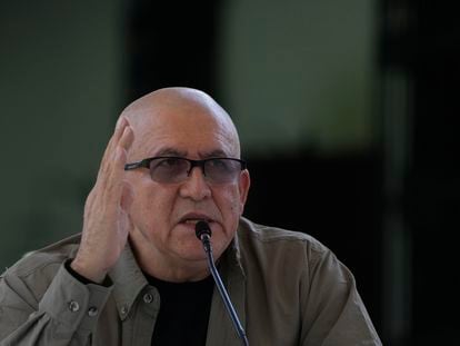Antonio García, primer comandante del ELN, durante una rueda de prensa en la Casa Cultural Aquiles Nazoa en Caracas, Venezuela, el 4 de octubre de 2022.