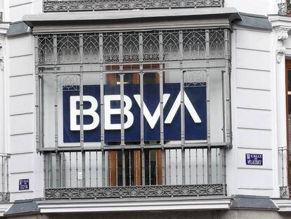 Merlin cierra la venta de 659 oficinas bancarias a BBVA por 1.987 millones